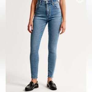 NWOT High Rise Super Skinny Ankle Jean size 28/6 short medium wash